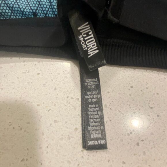 Victoria’s Secret incredible sports bra size 36DD - Picture 5 of 8